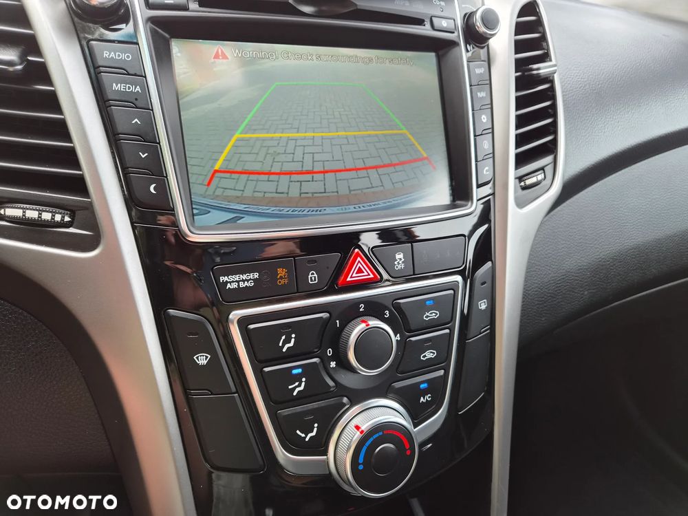 Hyundai i30 blue Kombi 1.6 CRDi Style - 16