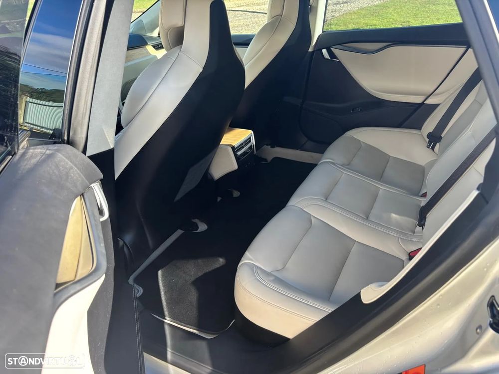 Tesla Model S 75D - 11