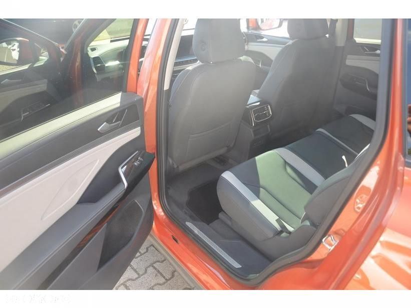 Volkswagen ID.6 - 18