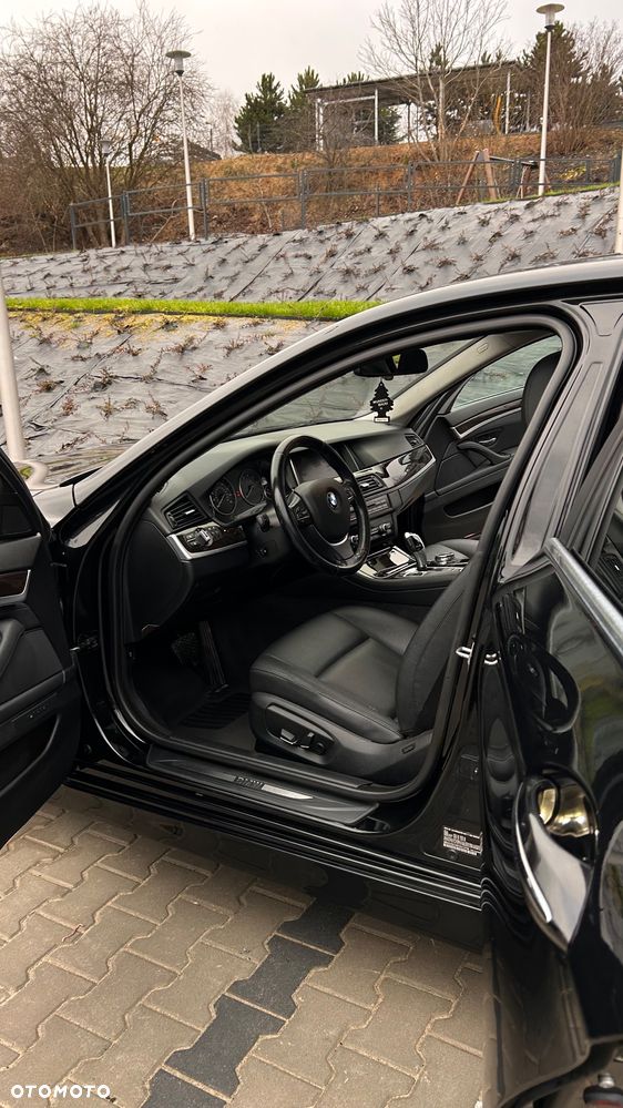 BMW Seria 5 528i Luxury Line - 9