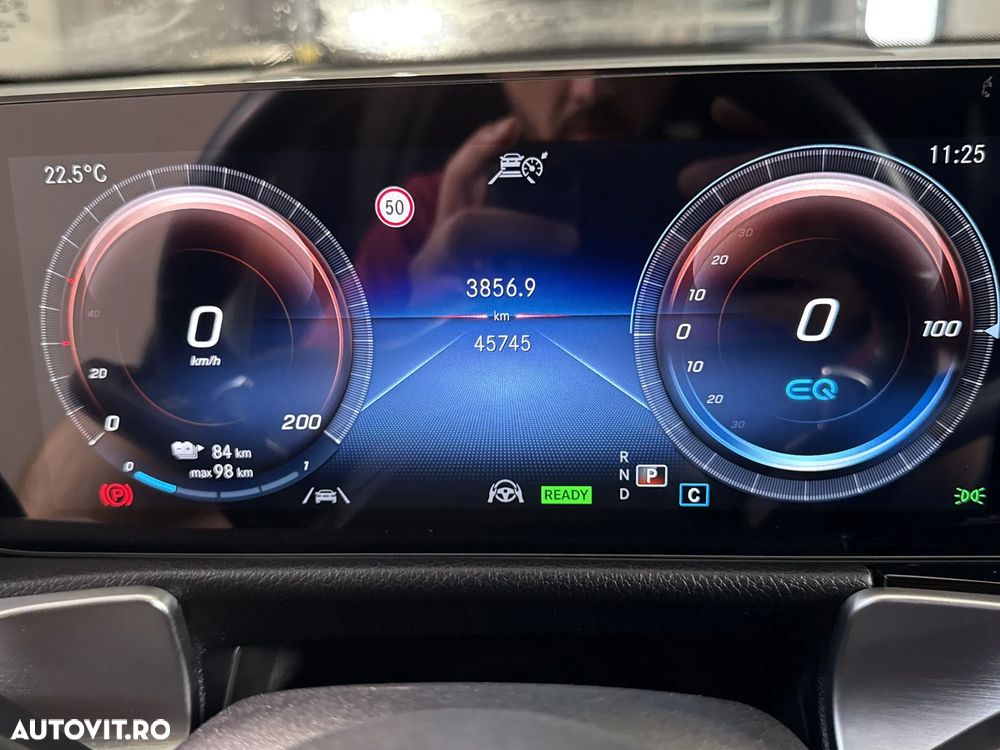 Mercedes-Benz EQB 300 4MATIC - 11