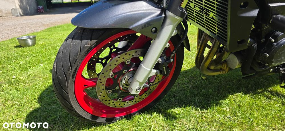 Suzuki GSR - 11