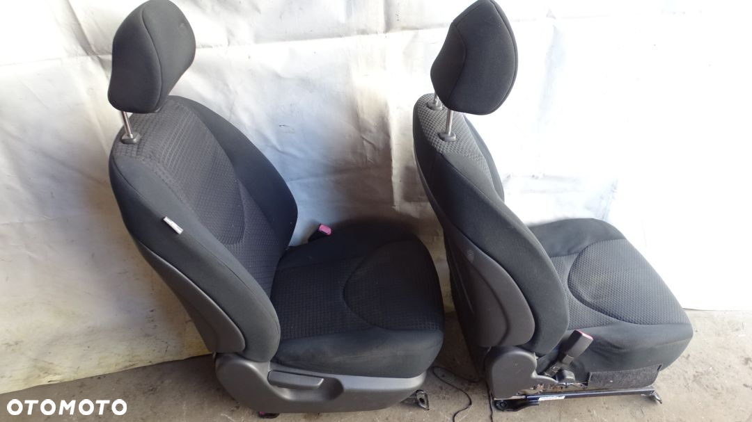 FOTELE KOMPLET TOYOTA RAV4 III 2.2D-CAT - 9