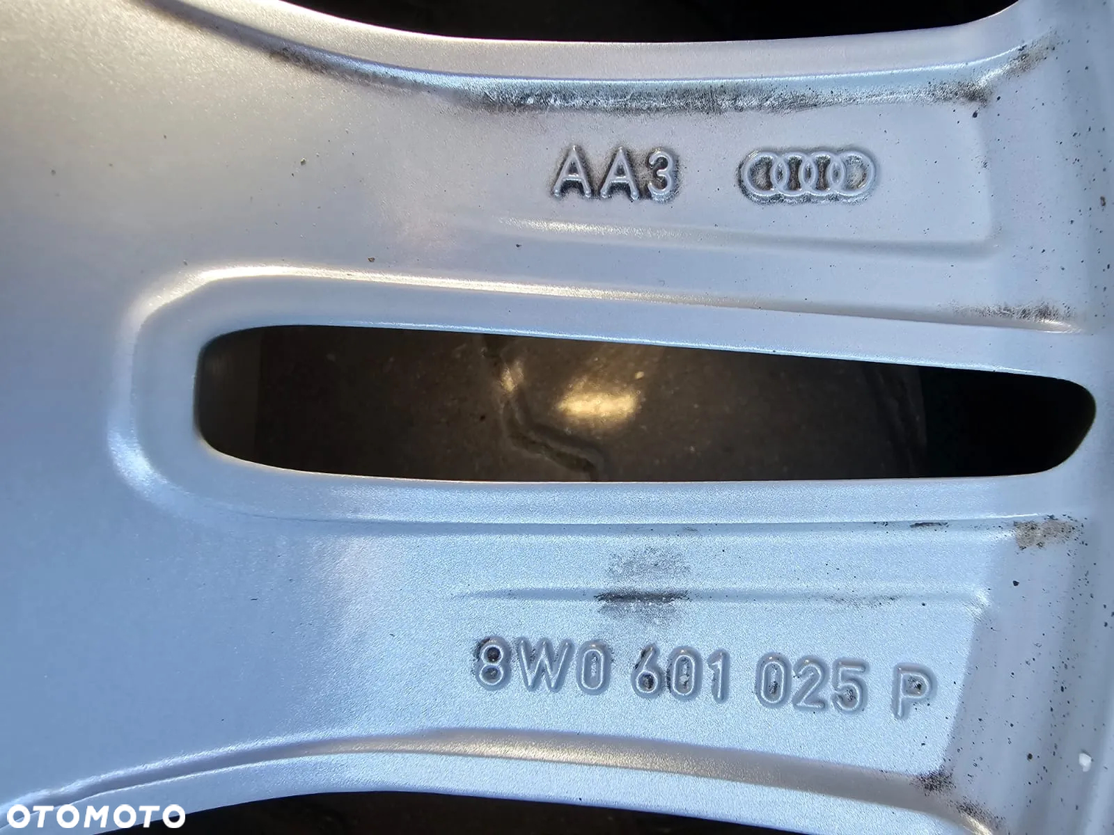 (F122) Audi OE A4 S4 B9 / 8W0601025P / 7Jx17 ET42 5x112 - 6