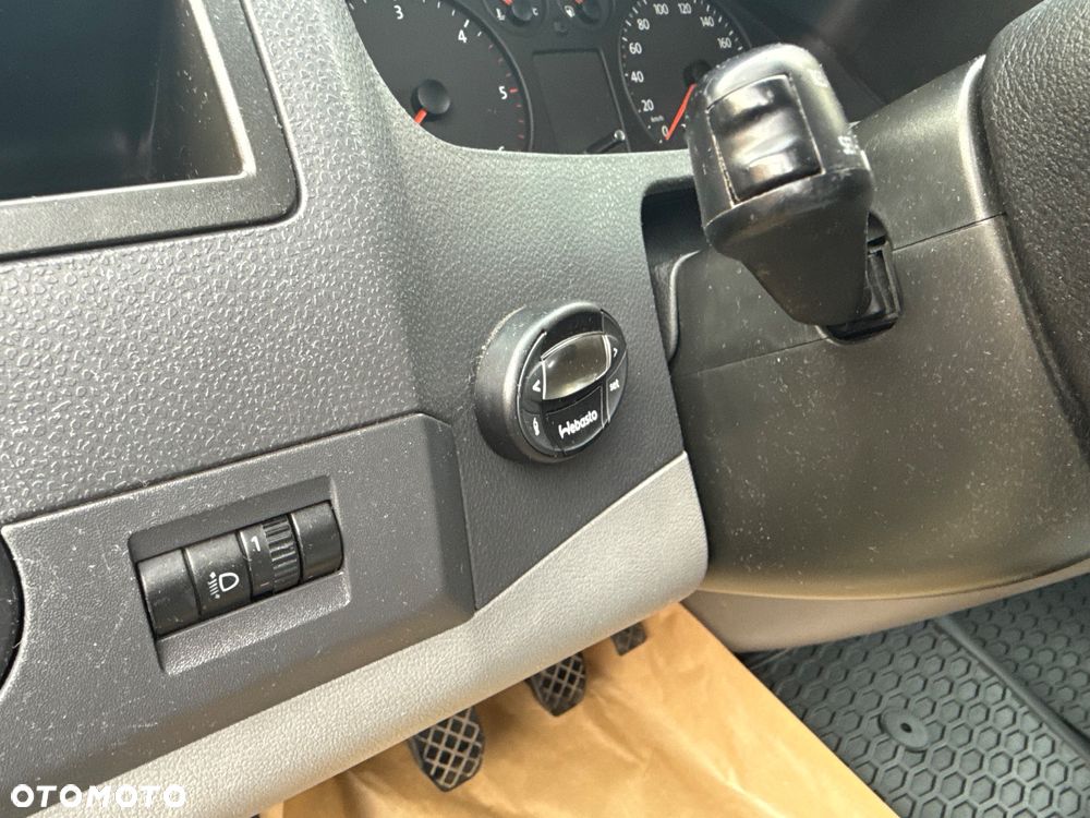 Volkswagen Caravelle - 11