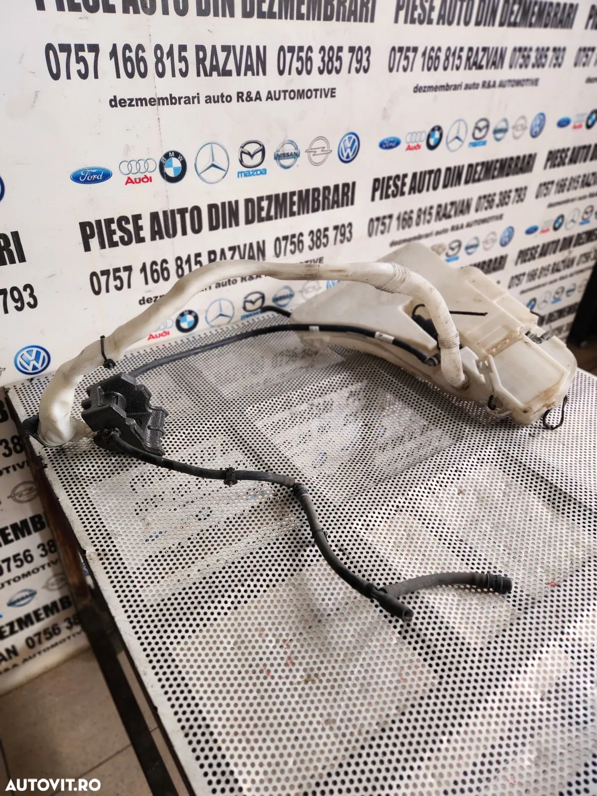 Bidonas Vas Lichid Parbriz Stropgel Complet Bmw Seria 7 F01 F02 F03 F04 Bidonas Lichid Parbriz Bmw - 4