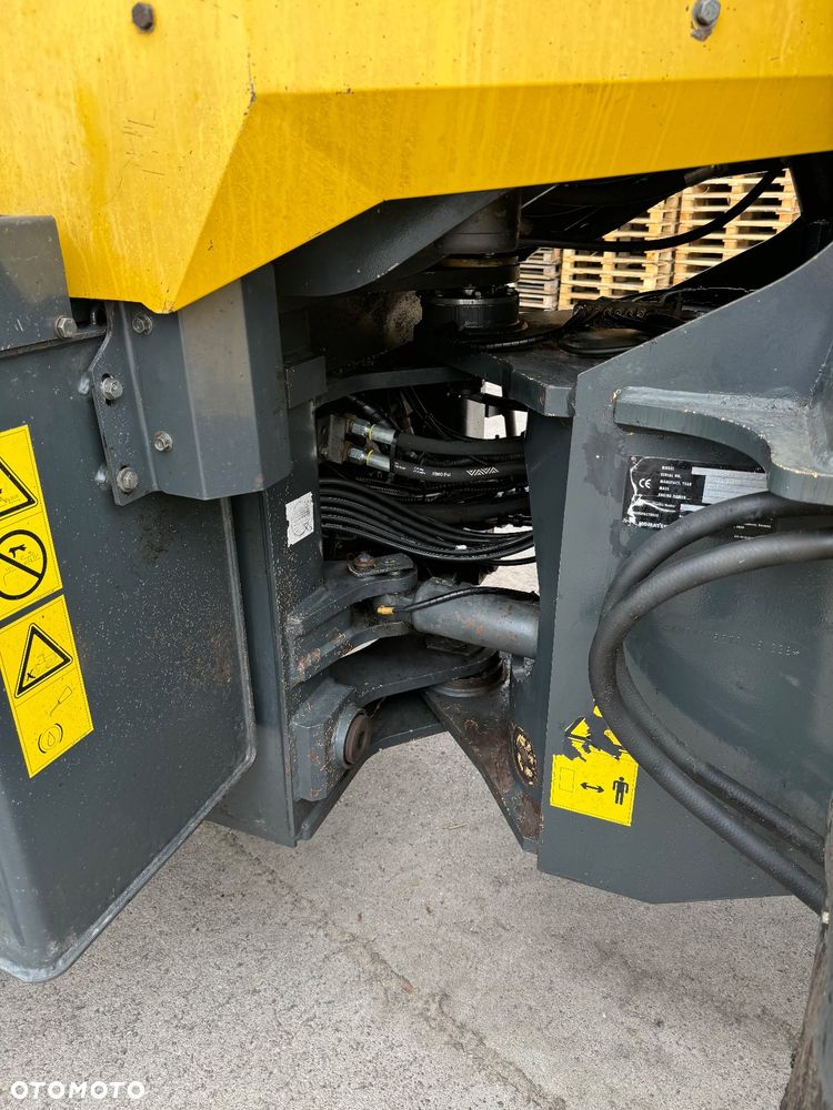 Komatsu WA250-5H - 6