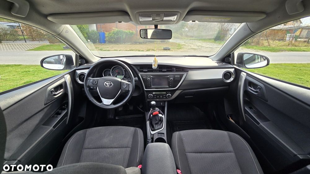 Toyota Auris 1.4 D-4D Premium + EU5 - 12