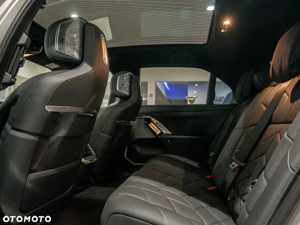 BMW Seria 7 - 18