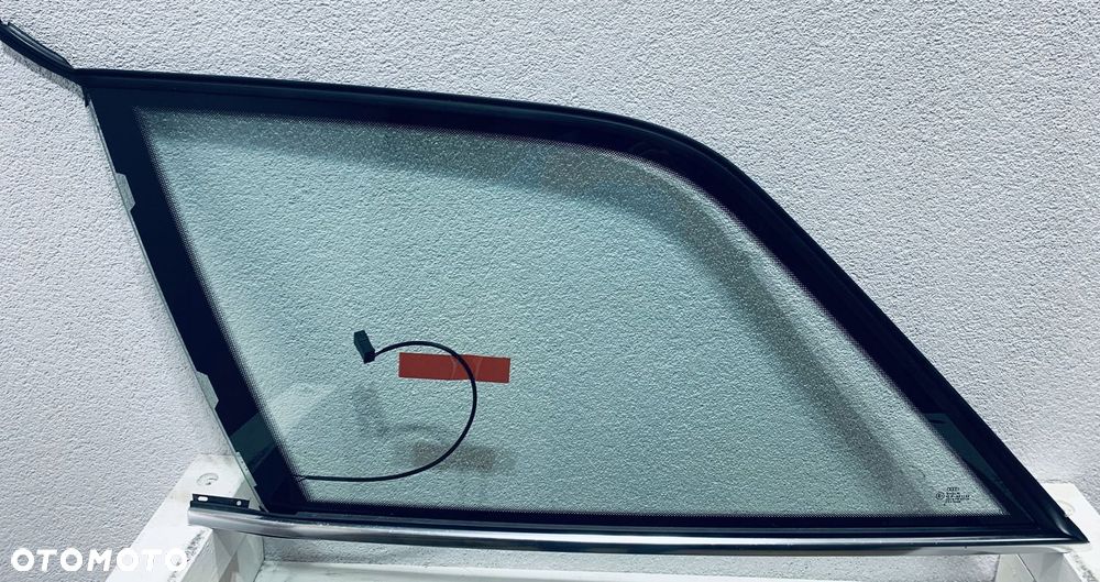 Szyba karoseryjna lewa tylna AUDI A6 C4 KOMBI 1994-1997 - 1
