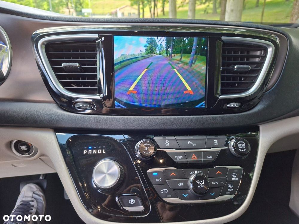 Chrysler Pacifica - 13