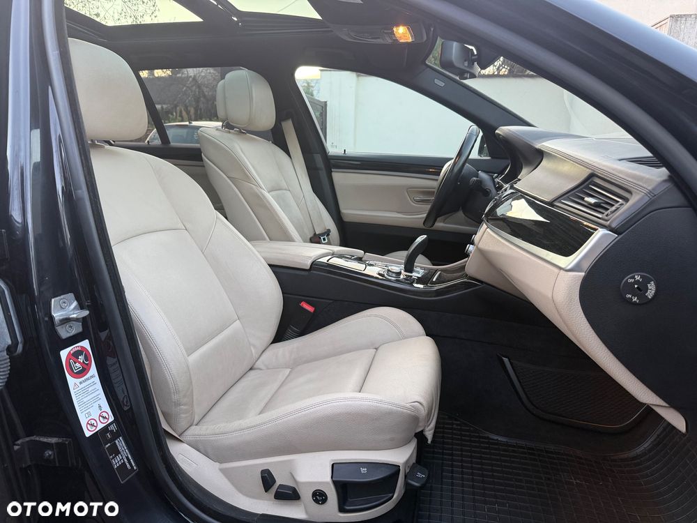 BMW Seria 5 525d Sport-Aut - 29