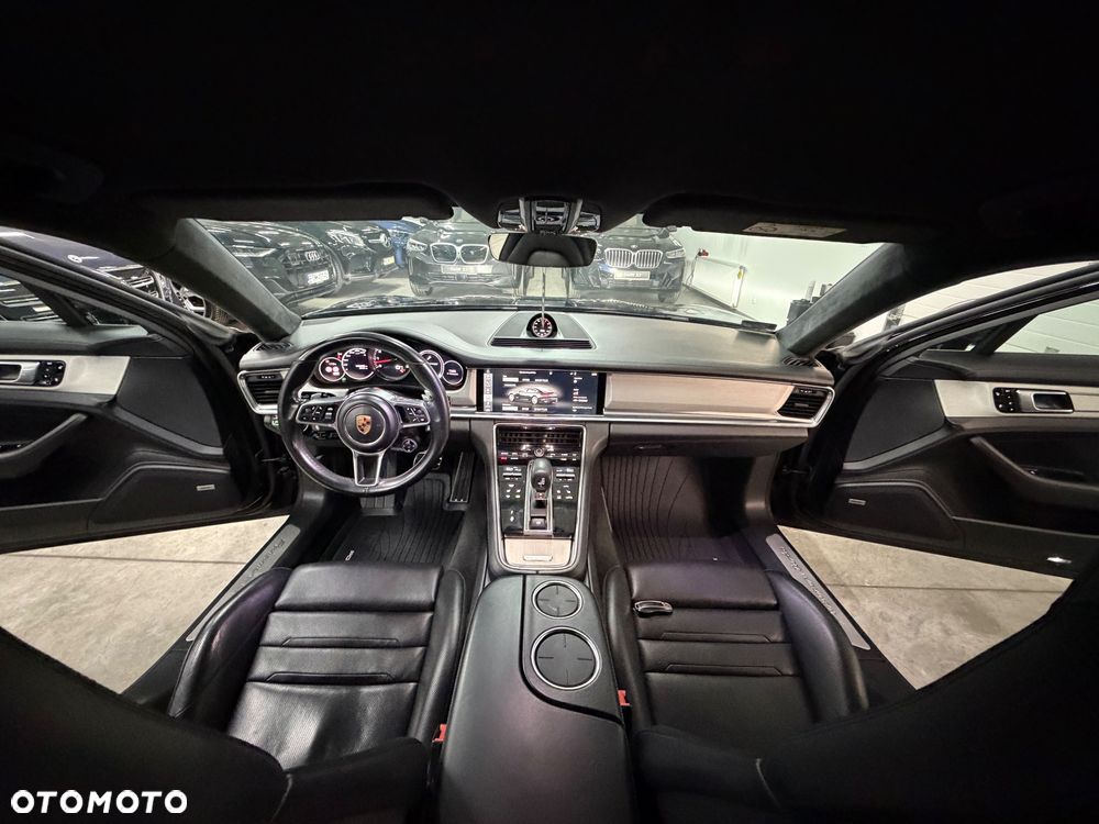 Porsche Panamera Turbo - 35