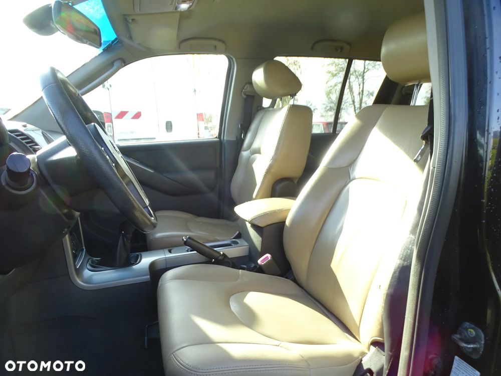 Nissan Pathfinder 2.5 DCi Elegance + - 18