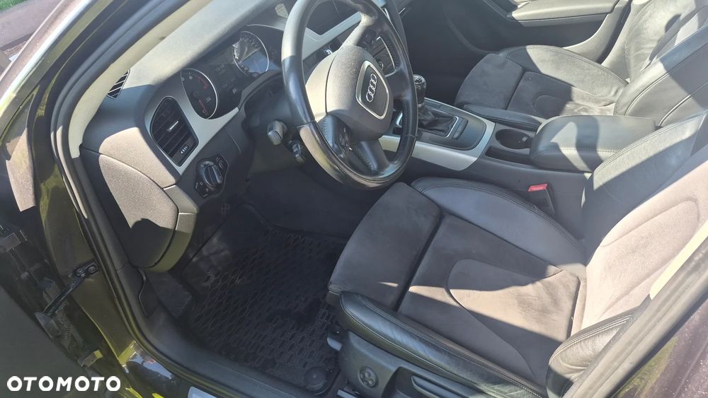 Audi A4 Limousine - 10