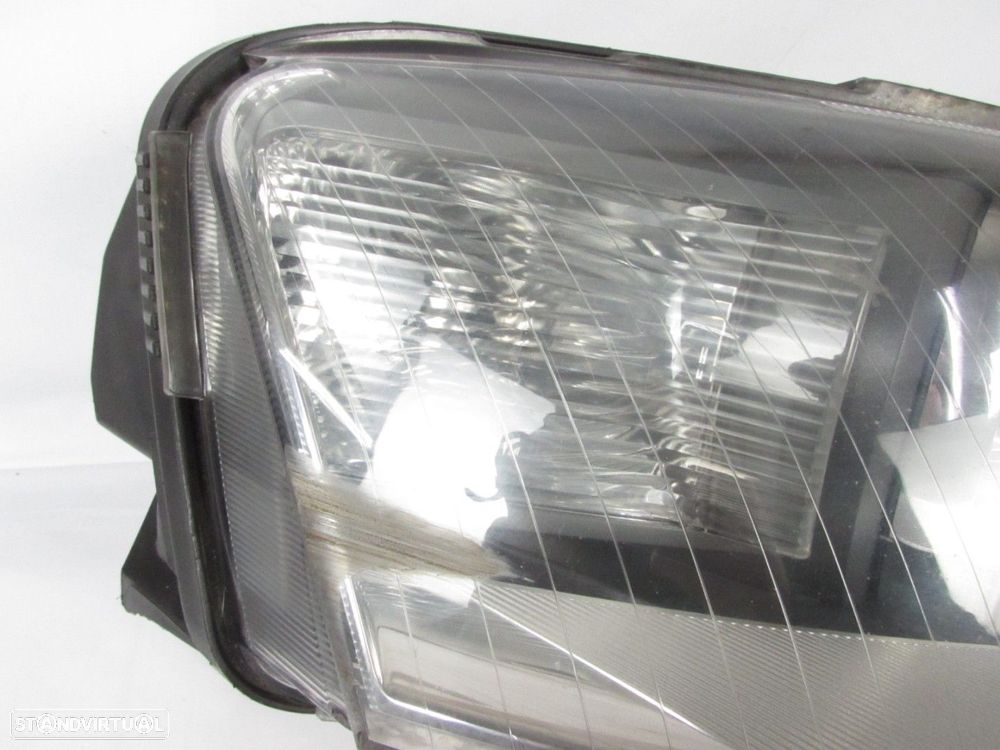 Farol Xenon Direito Seminovo/ Original AUDI A6 (4F2, C6)/AUDI A6 Avant (4F5, C6) - 4