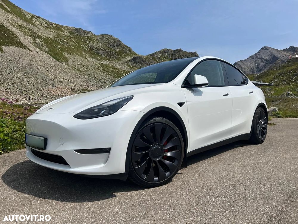 Tesla Model Y Performance Dual Motor AWD - 1