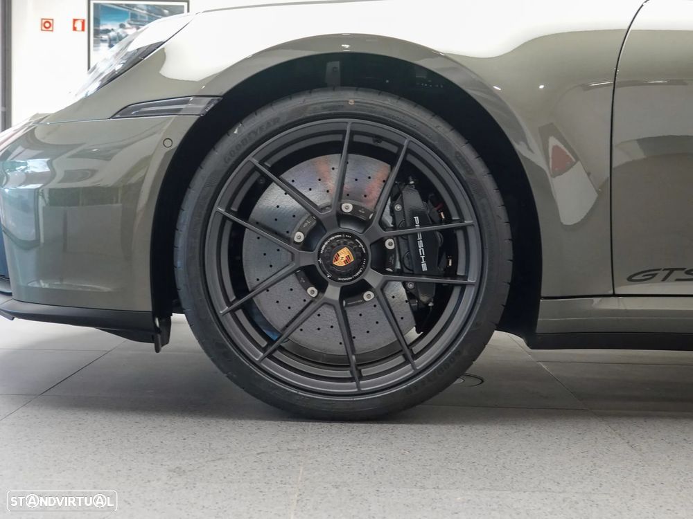 Porsche 911 (992) - 12