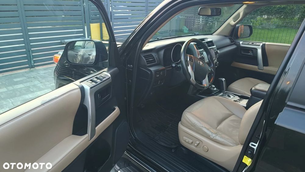 Toyota Land Cruiser - 7