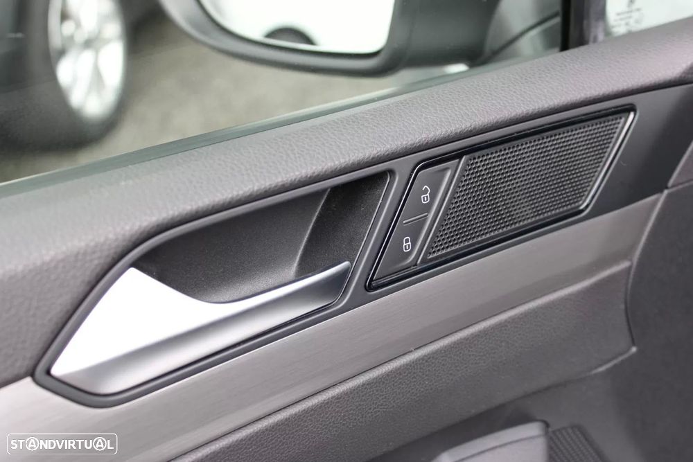 VW Passat 2.0 TDI Elegance - 35