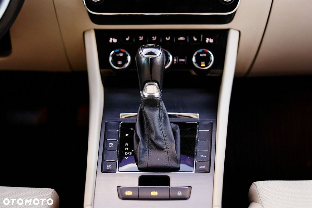 Skoda Superb 2.0 TSI Style DSG - 24