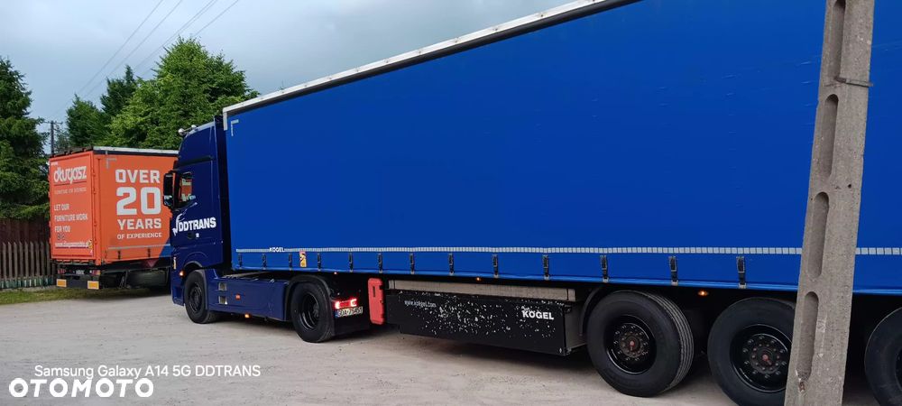 Mercedes-Benz ACTROS - 11