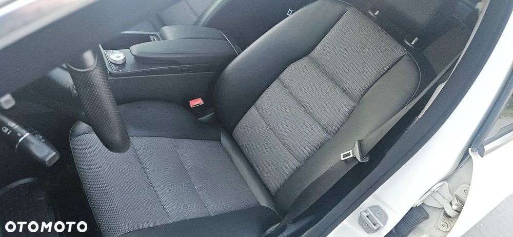 Mercedes-Benz Klasa C 180 BlueEFFICIENCY 7G-TRONIC Avantgarde - 28