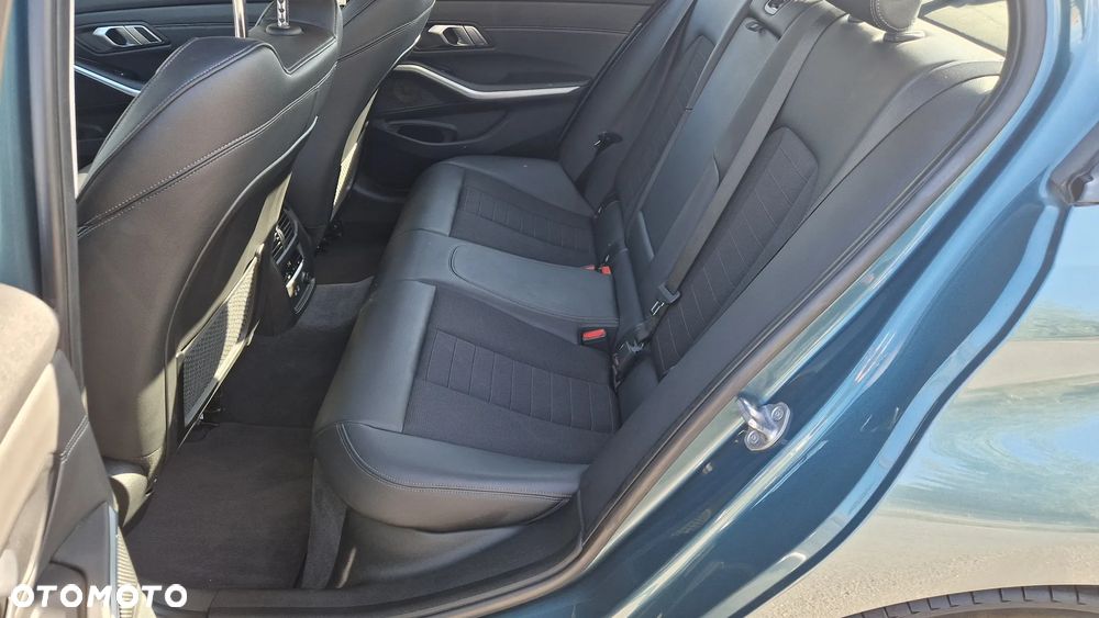 BMW Seria 3 320i GPF Sport - 30