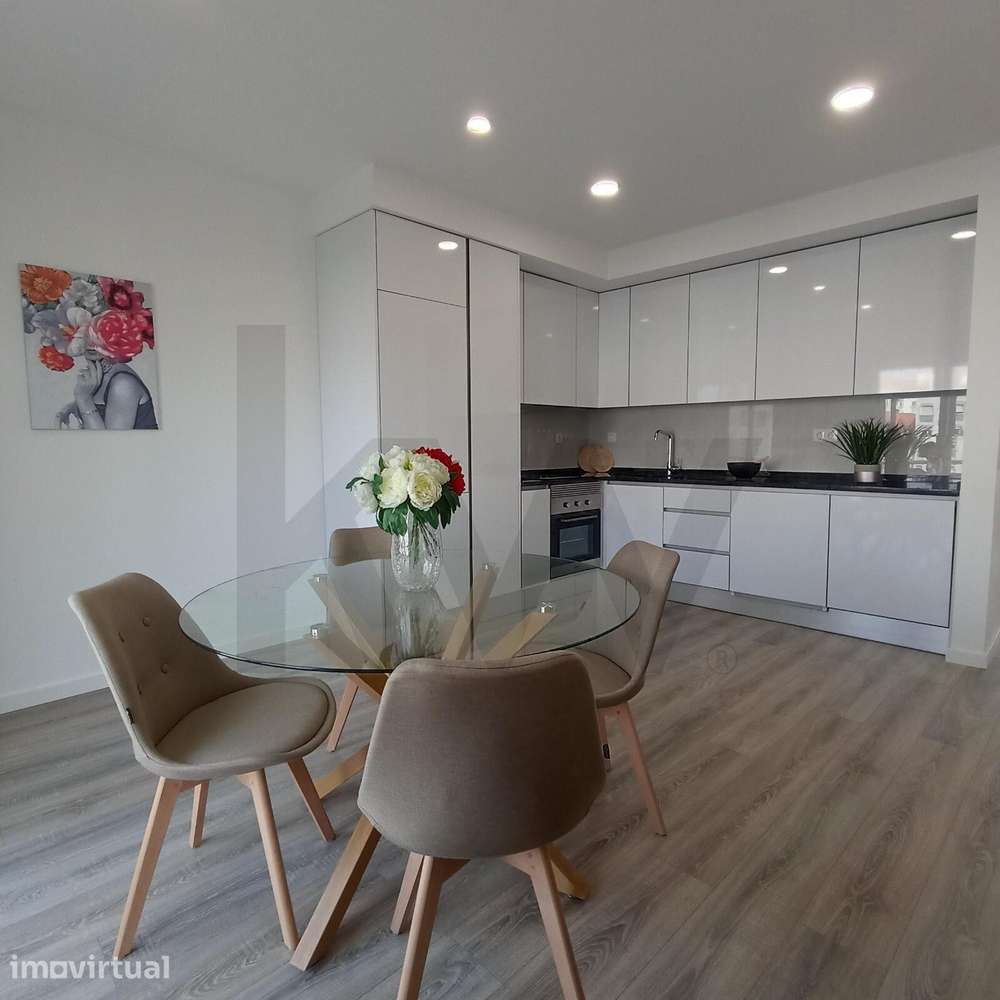 Apartamento T3 Totalmente Remodelado com Duas Varandas em São Domingos - Grande imagem: 4/34