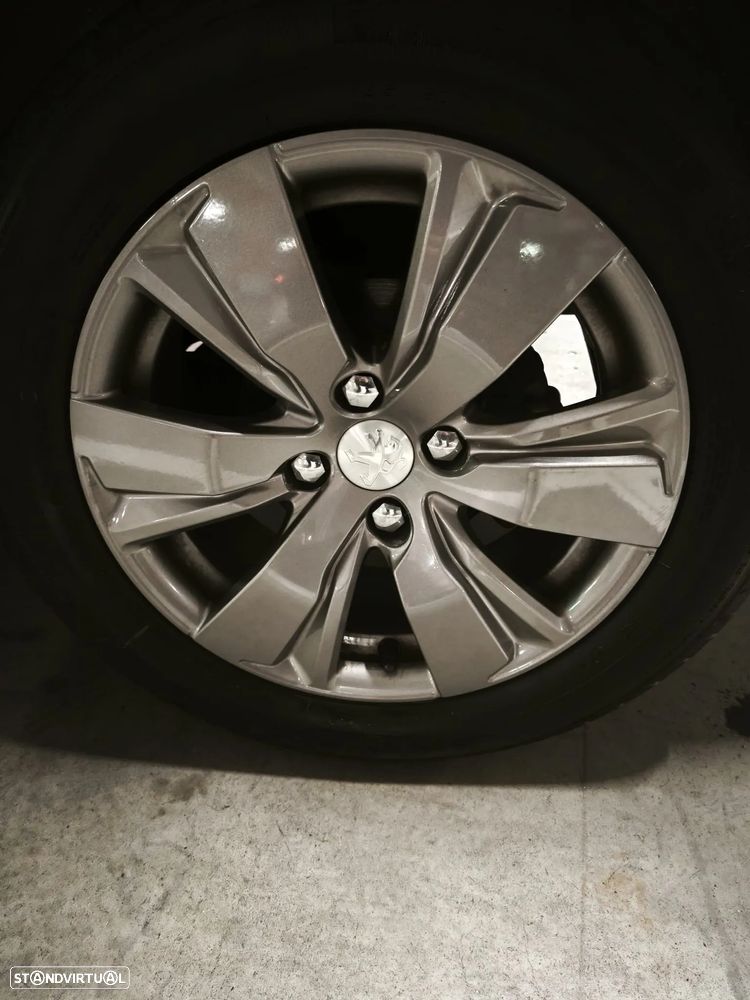 Peugeot 2008 1.2 PureTech Style - 10