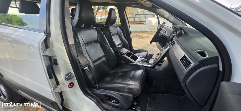Volvo XC 70 2.0 D4 Momentum Geartronic - 37