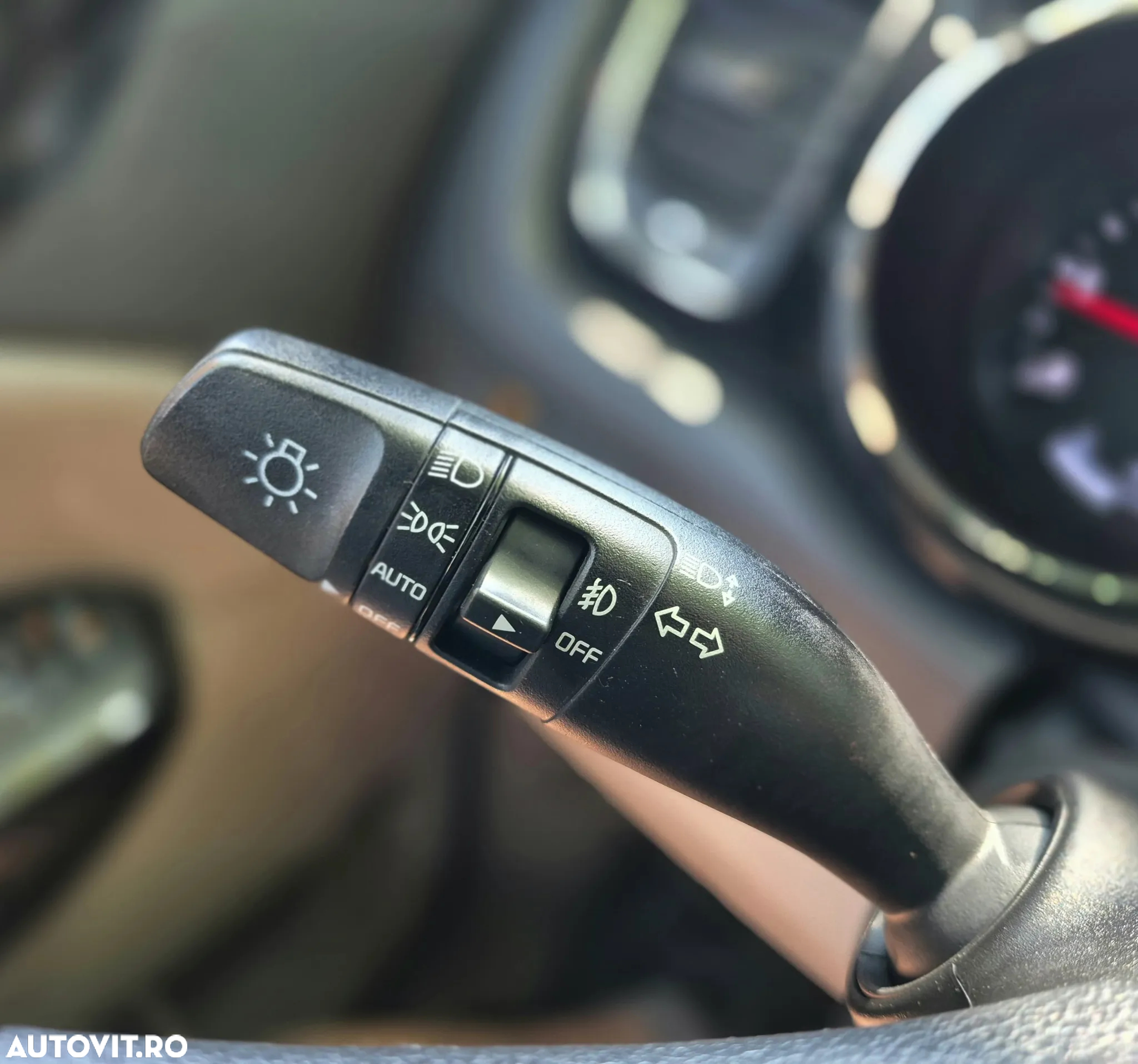 Kia Carnival - 26