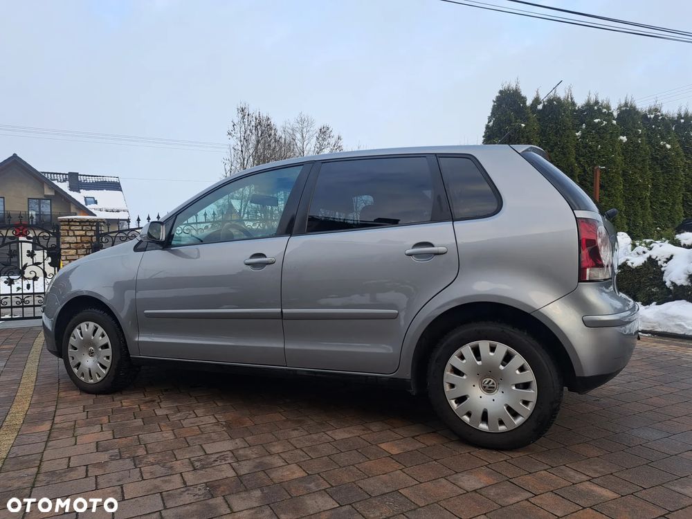 Volkswagen Polo 1.6 Tour - 17
