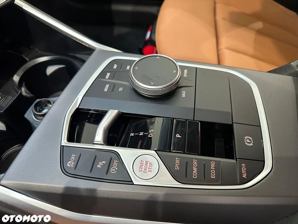 BMW Seria 3 318i M Sport - 12