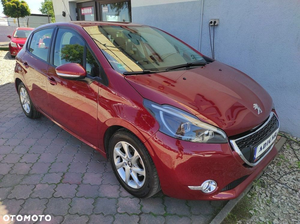 Peugeot 208 - 8