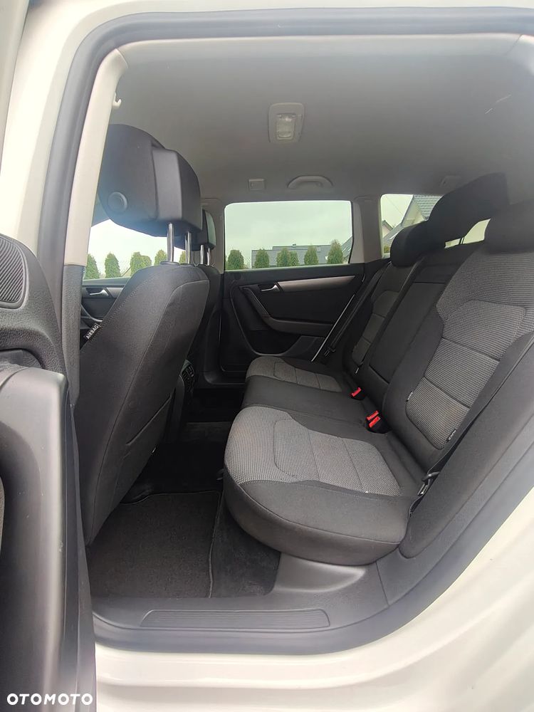 Volkswagen Passat - 13