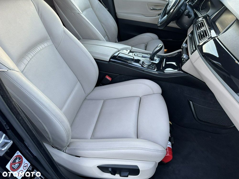 BMW Seria 5 528i xDrive - 38