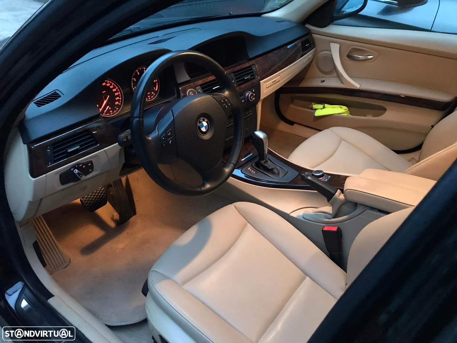 BMW 320 iA Exclusive - 24