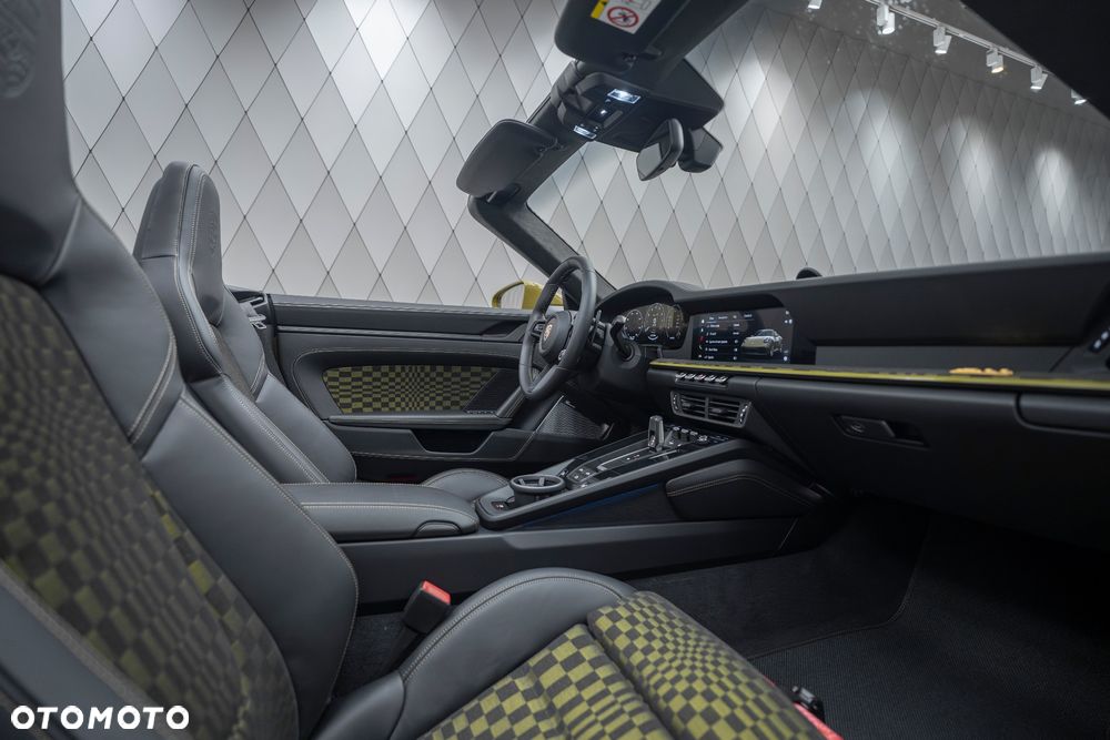 Porsche Carrera GT - 17