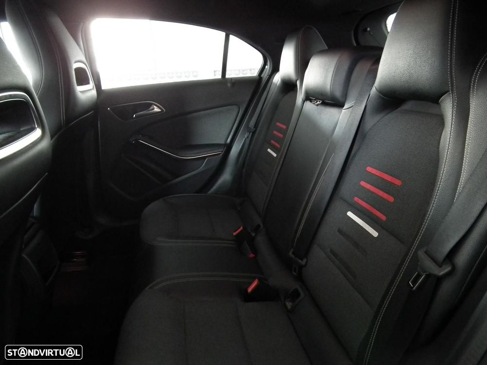 Mercedes-Benz A 180 d AMG Line - 13