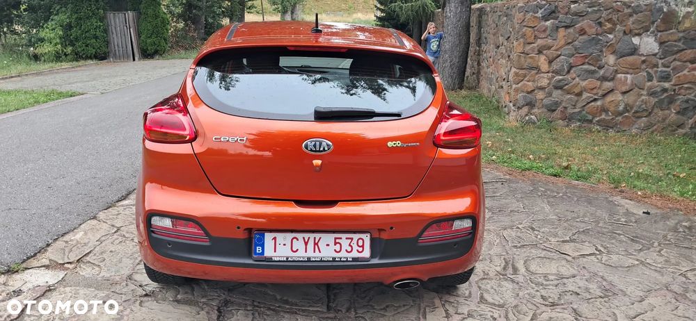 Kia Ceed 1.6 GDI ISG Platinum Edition - 16