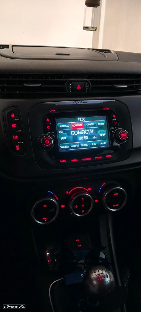 Alfa Romeo Giulietta 1.6 JTDm Distinctive - 4