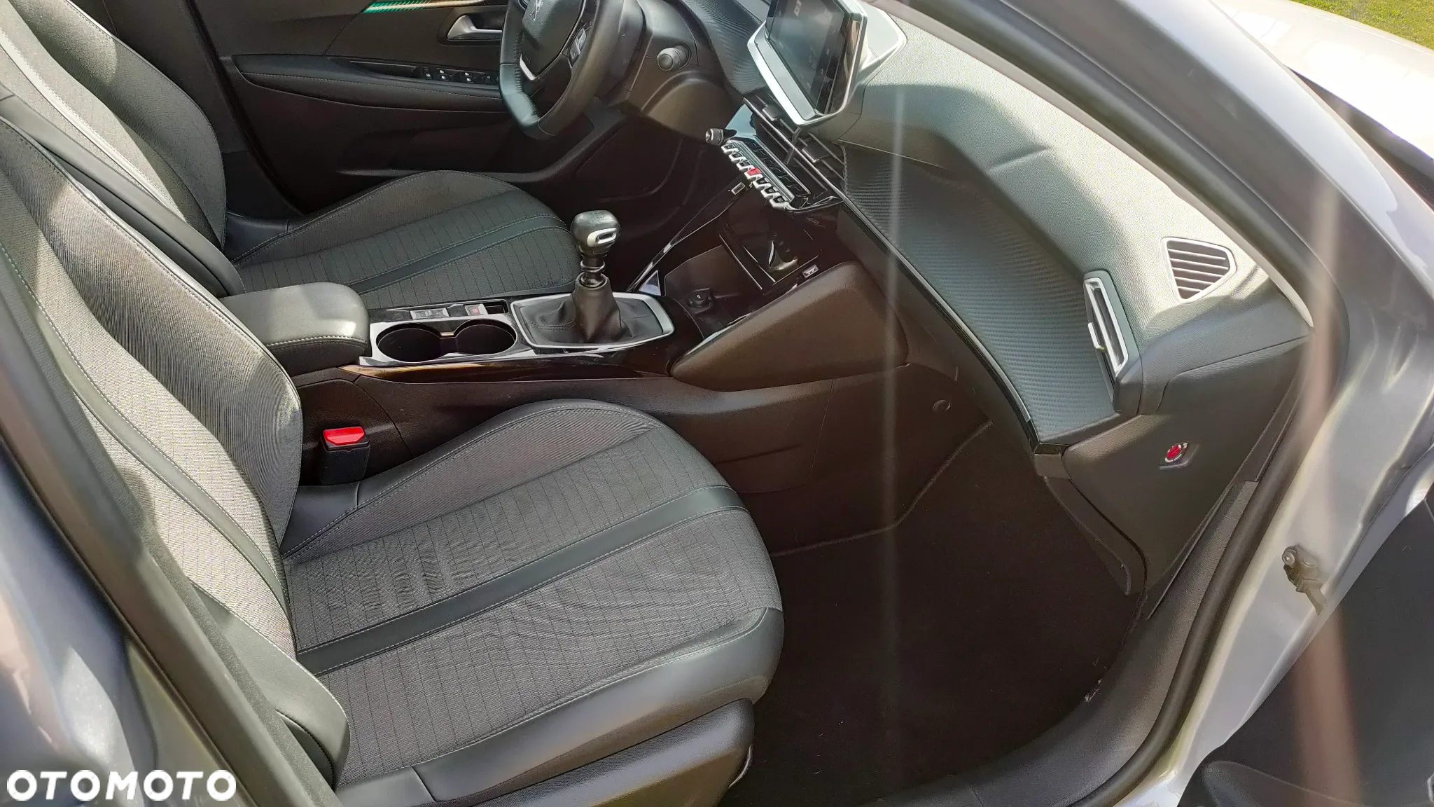 Peugeot 208 PureTech 100 Allure - 20