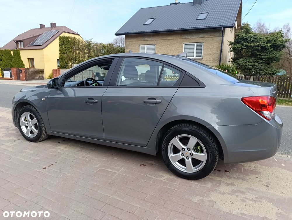Chevrolet Cruze 1.6 LS - 4