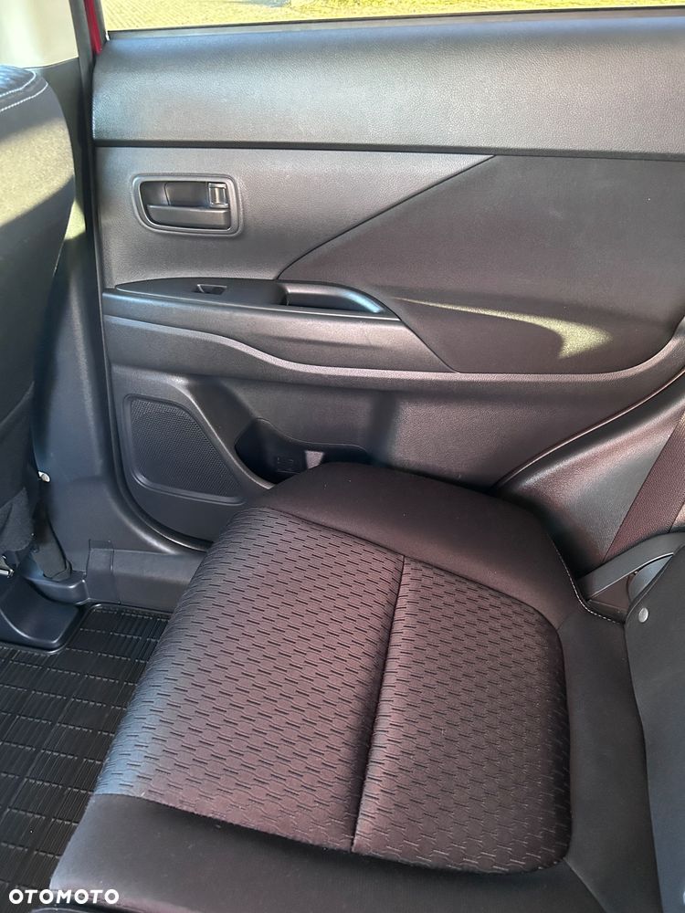 Mitsubishi Outlander - 30