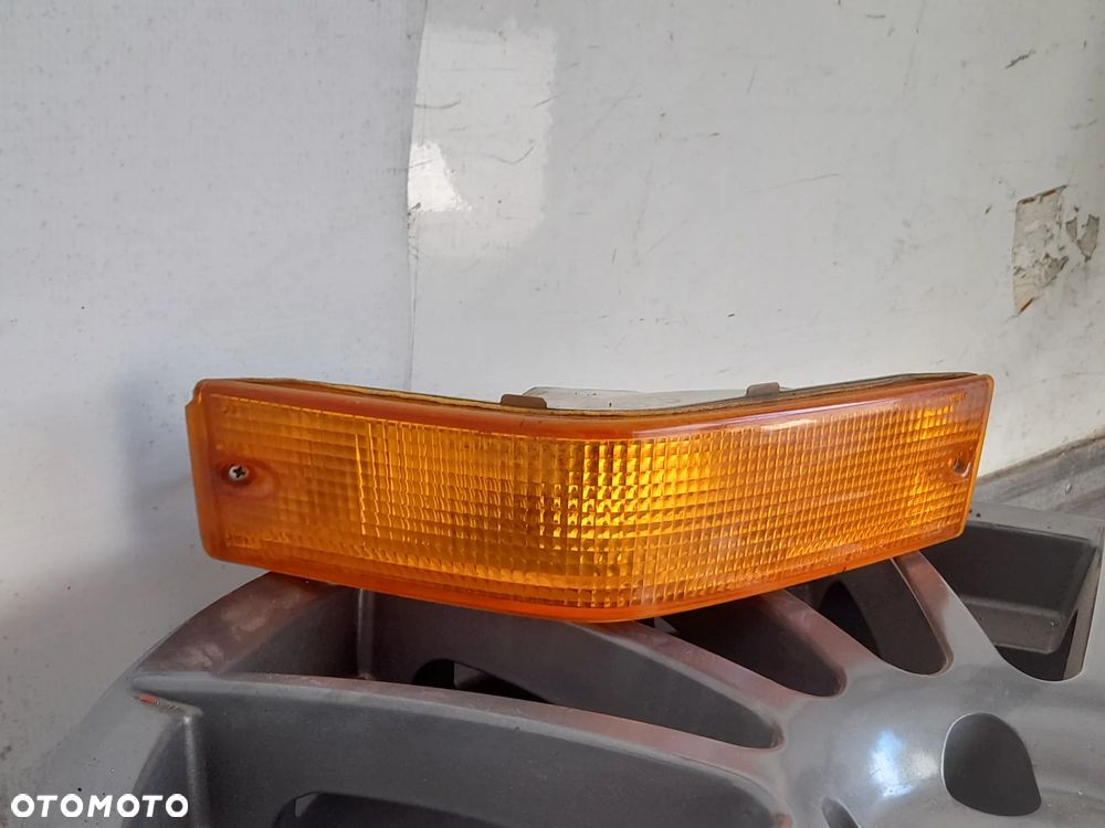 Lampa kierunkowskazu prawy przód Nissan Bluebird ZX Turbo KOITO 21063192 - 2
