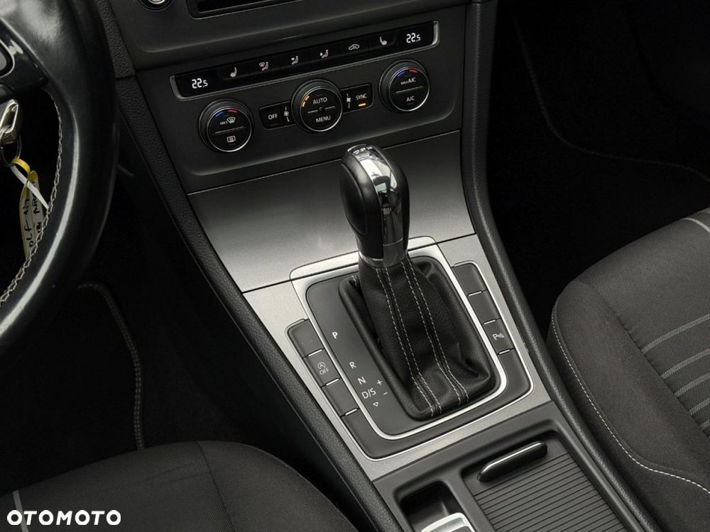 Volkswagen Golf - 25