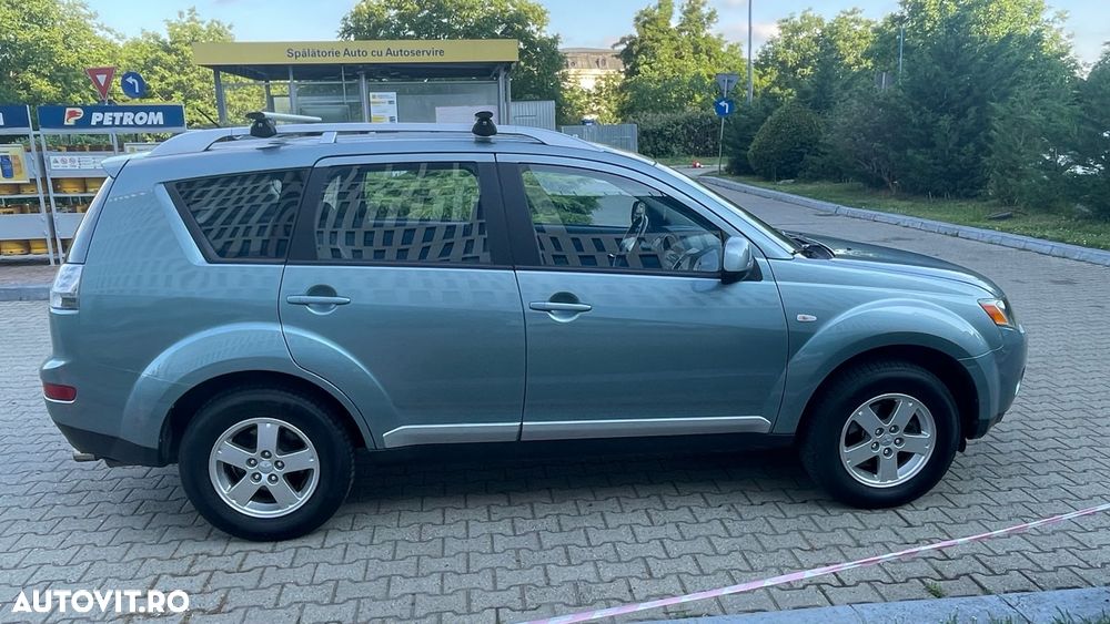 Mitsubishi Outlander - 12