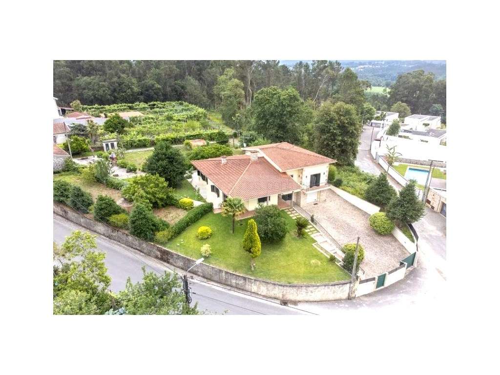 Moradia individual T4 mais anexo com 81 m2 em pedra - Grande imagem: 2/27