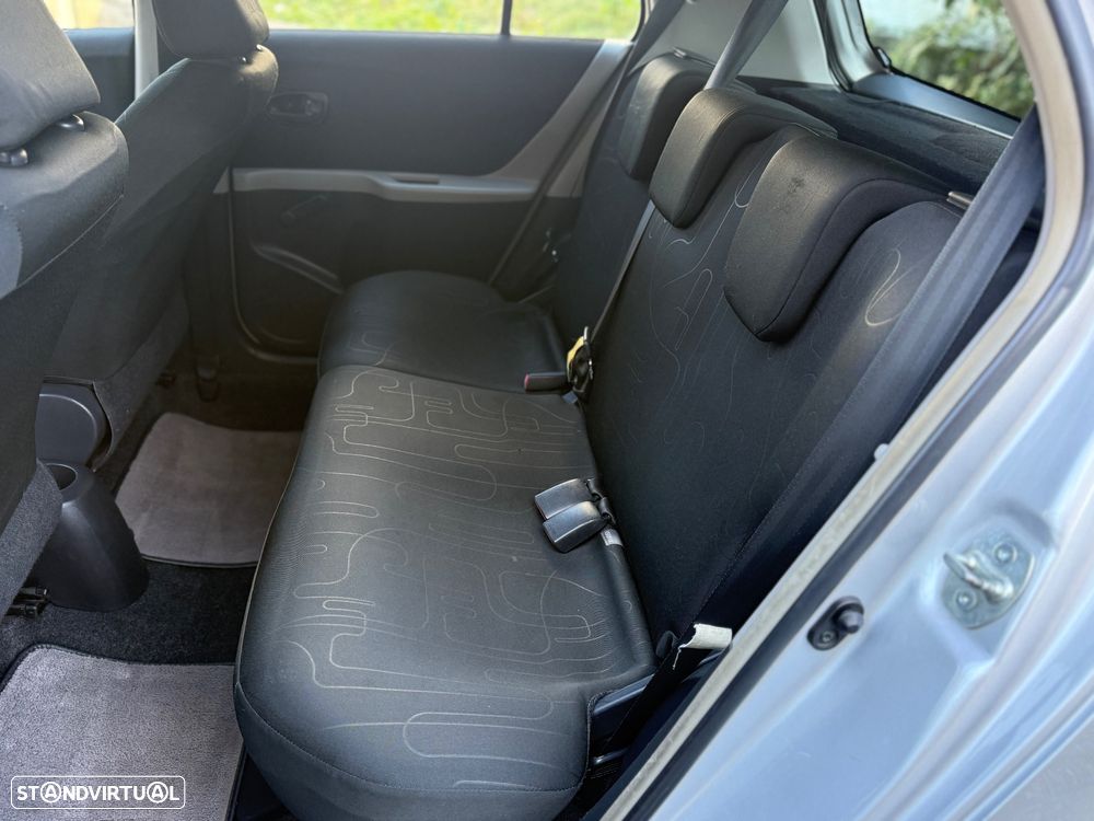 Toyota Yaris 1.0 VVT-i AC Manual+VSC - 12